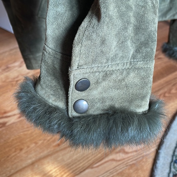 Olive green leather jacket with rabbit fur - Picture 3 of 7